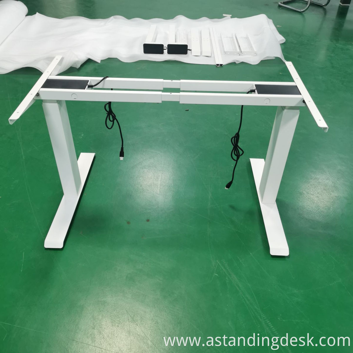 2022 Popular Office Furniture 2 legs Three Stages Dual Motor Height Adjustable Computer Electric Desk